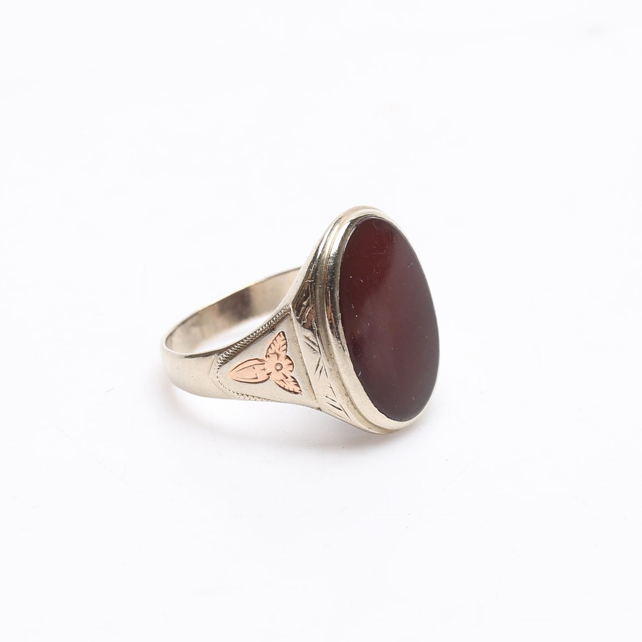 KLACKRING, vitguld 14K, total vikt ca. 9,4 gram.