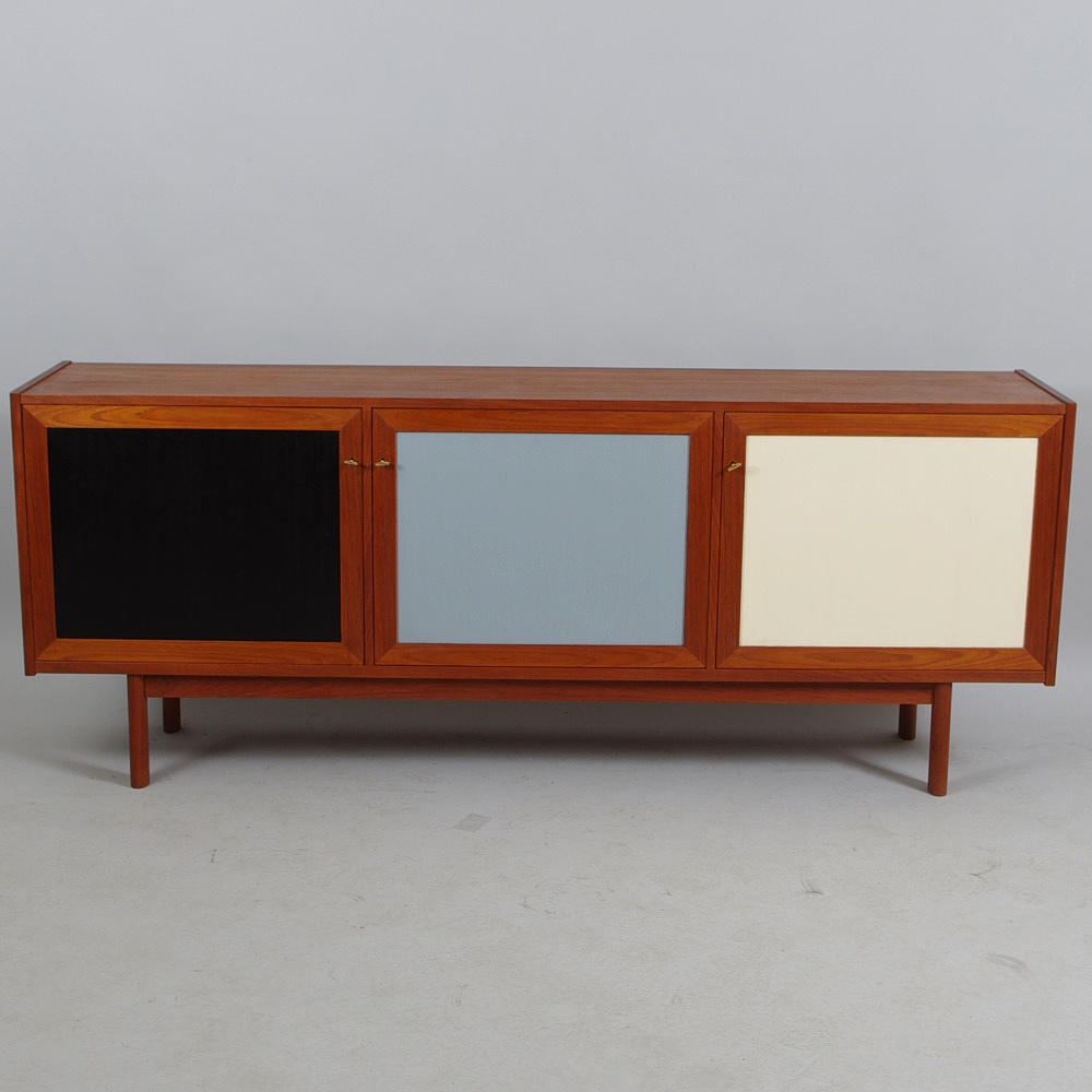 SIDEBOARD, Breox Möbler, teak med lackerade dörrspeglar.