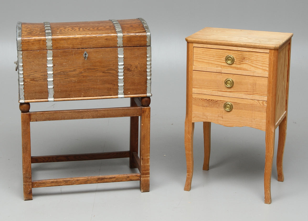 BESTICKSCHATULL/KISTA, 1800-tal samt BYRÅ, 1900-tal.