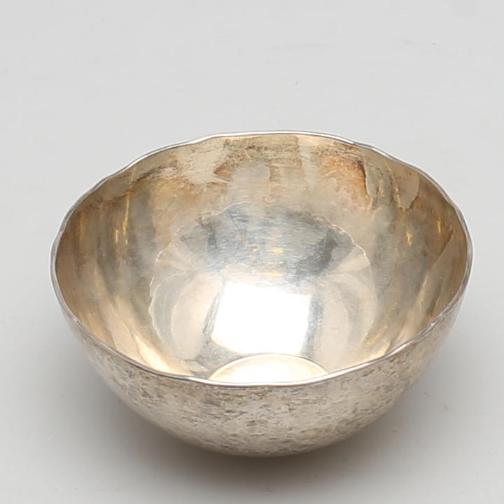 SKÅL. Sterlingsilver. Rey Urban. Stockholm. 2000. Vikt ca 320 gram.