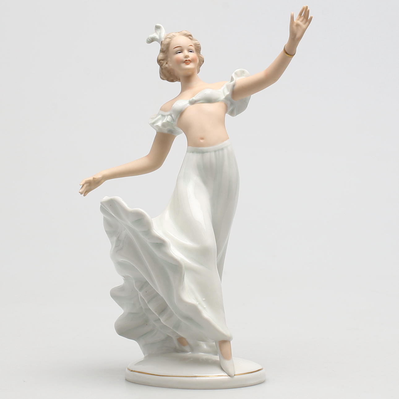 FIGURIN. Porslin. Dansande ballerina. Wallendorf. Germany.