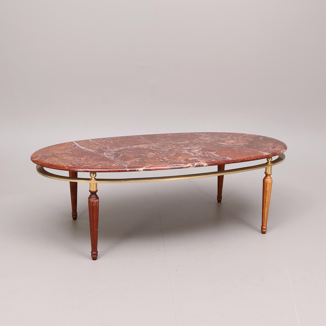 SOFFBORD, stenskiva på mässingsunderrede/träben.