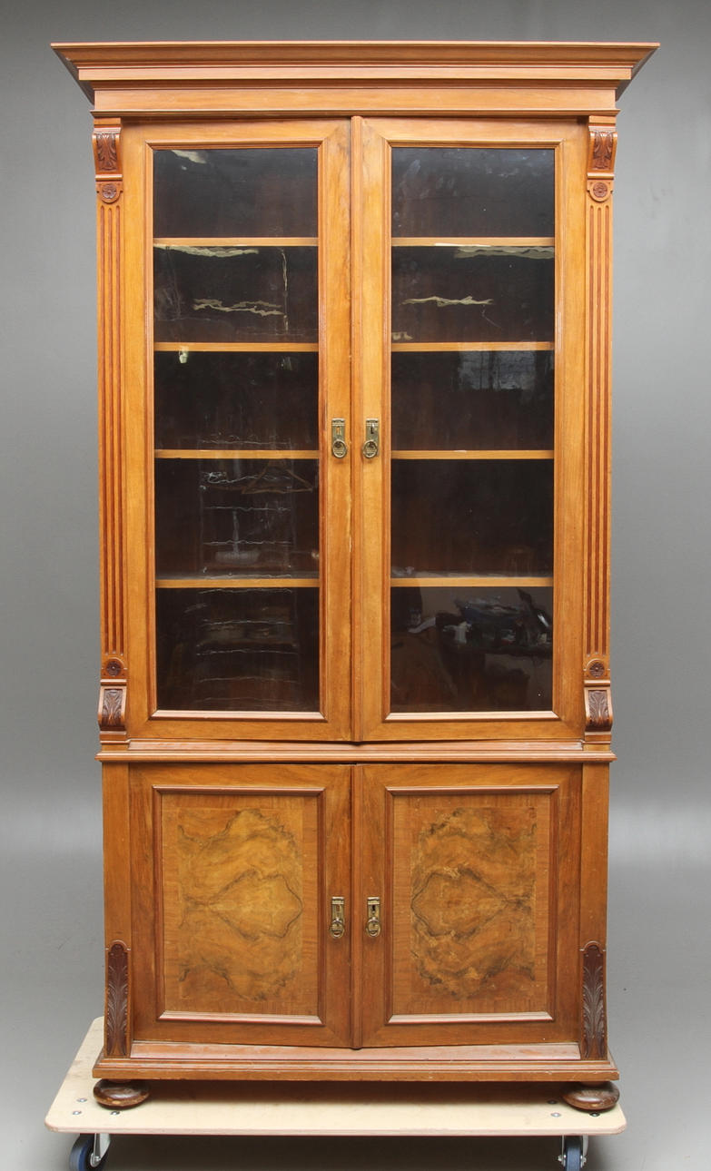 BOKSKÅP, nyrenässans, 1800-tal.