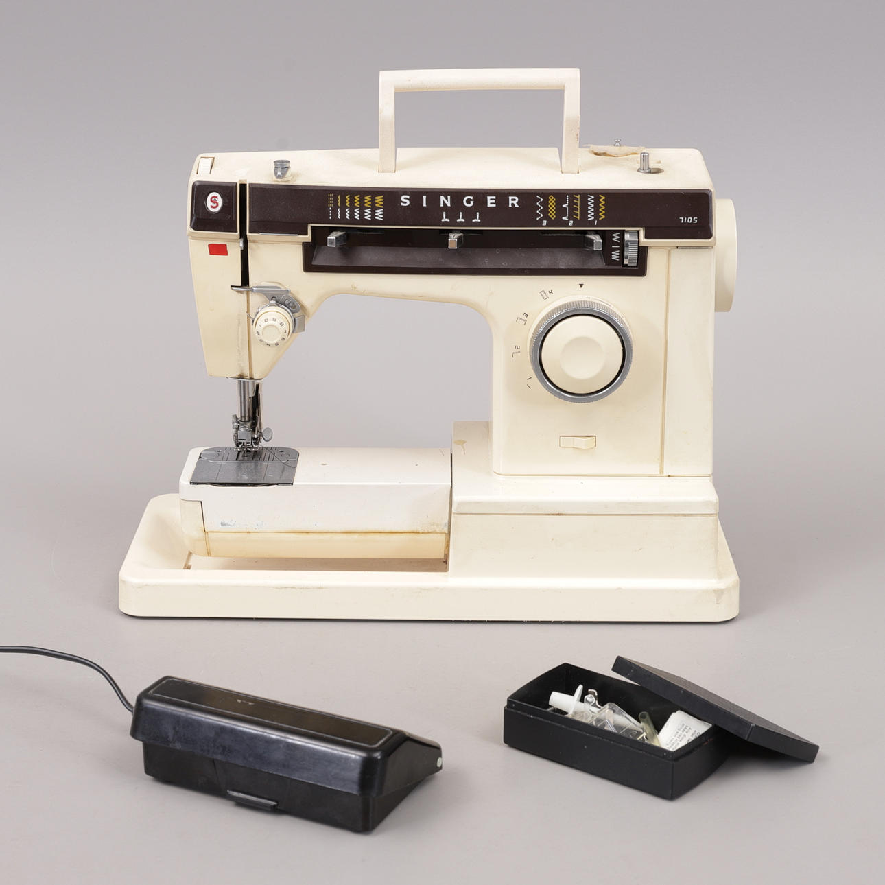 NÄHMASCHINE, Singer 7105.