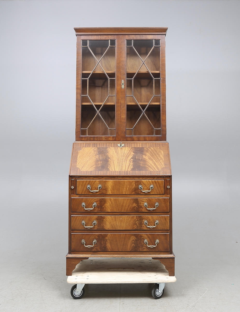 VITRINSKÅP, med SKRIVDEL, Engelsk stil, 1900-talets fjärde kvartal.