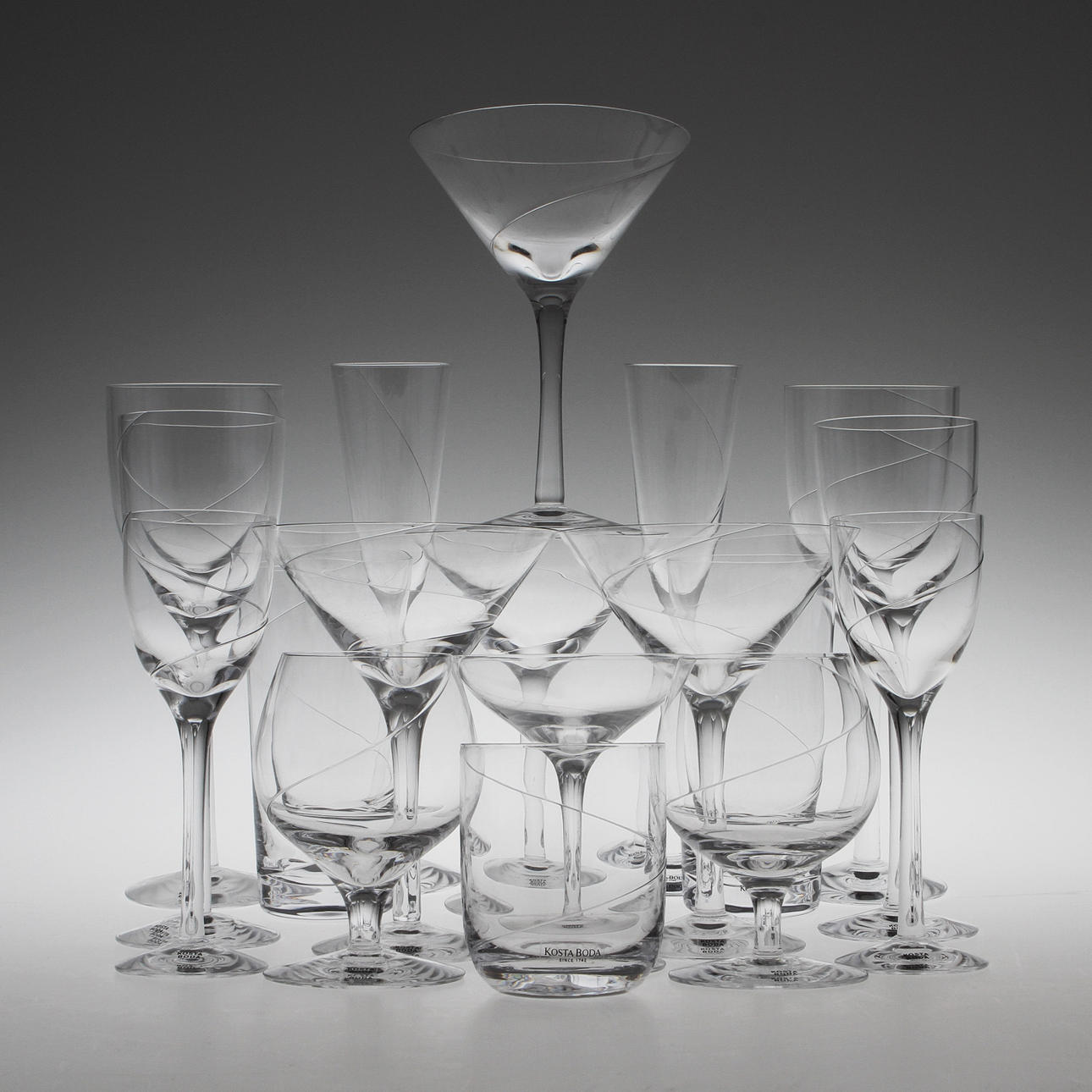 SERVIS, 38 delar, "Line" Anna Ehrner för Kosta Boda.