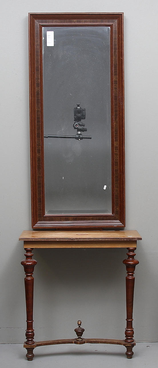 SPEGEL MED TRYMÅBORD, omkring 1900.