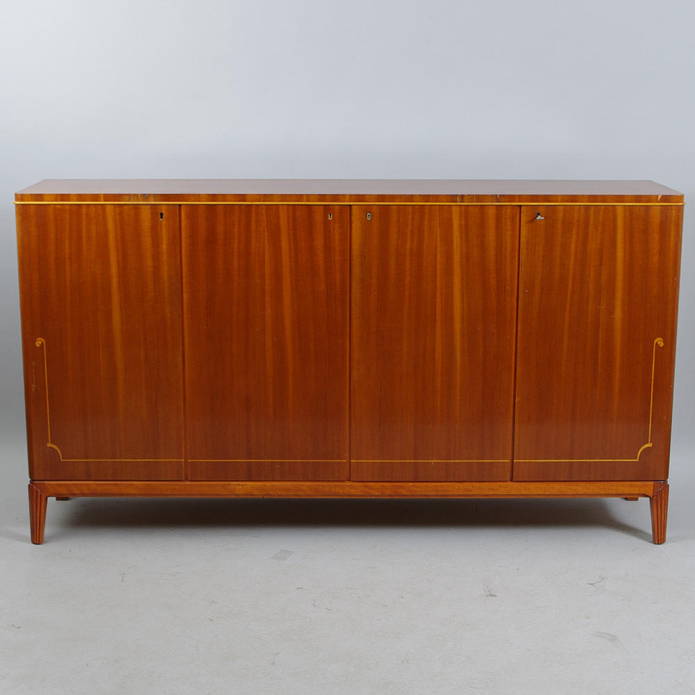 MATSALSSKÅP, mahogny med intarsia 1900-talets mitt.