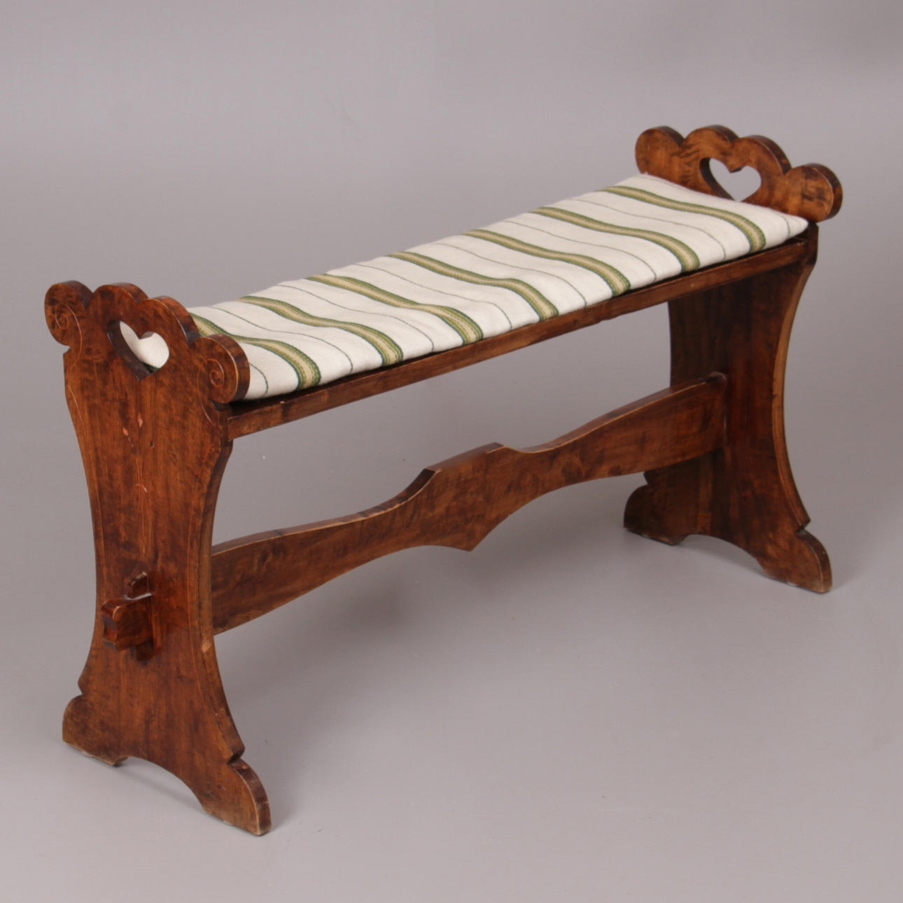 BÄNK, med utskuren dekor, jugend, 1900-tal.