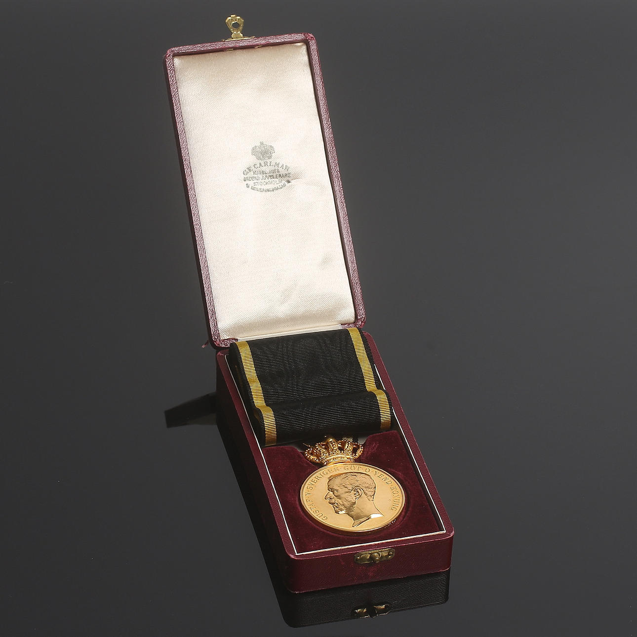 MEDALJ, ca 18k guld, "För långvarig och trogen tjänst". 1938.