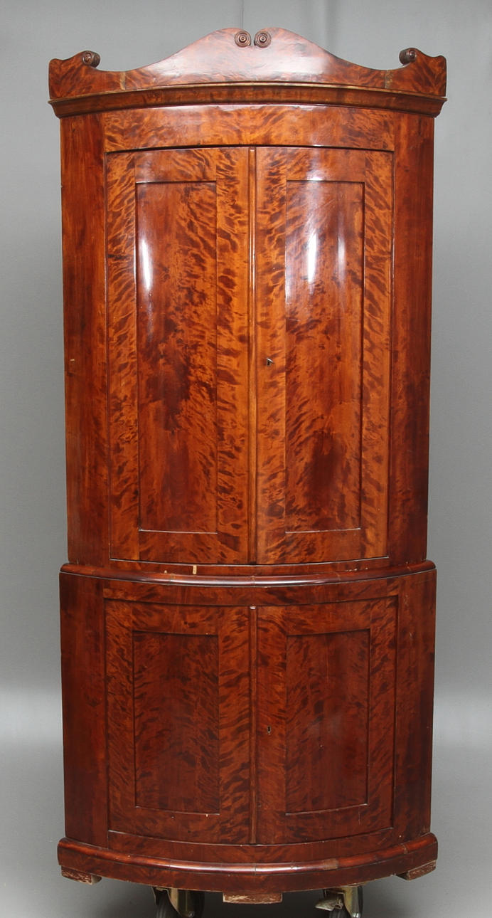 HÖRNSKÅP, 1800-tal.