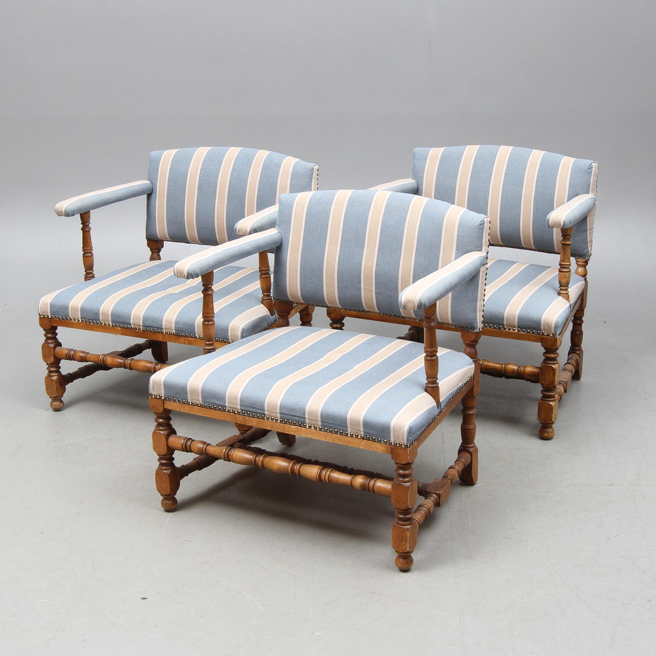 KARMFÅTÖLJER 3 st, barockstil, 1900-talets första hälft.