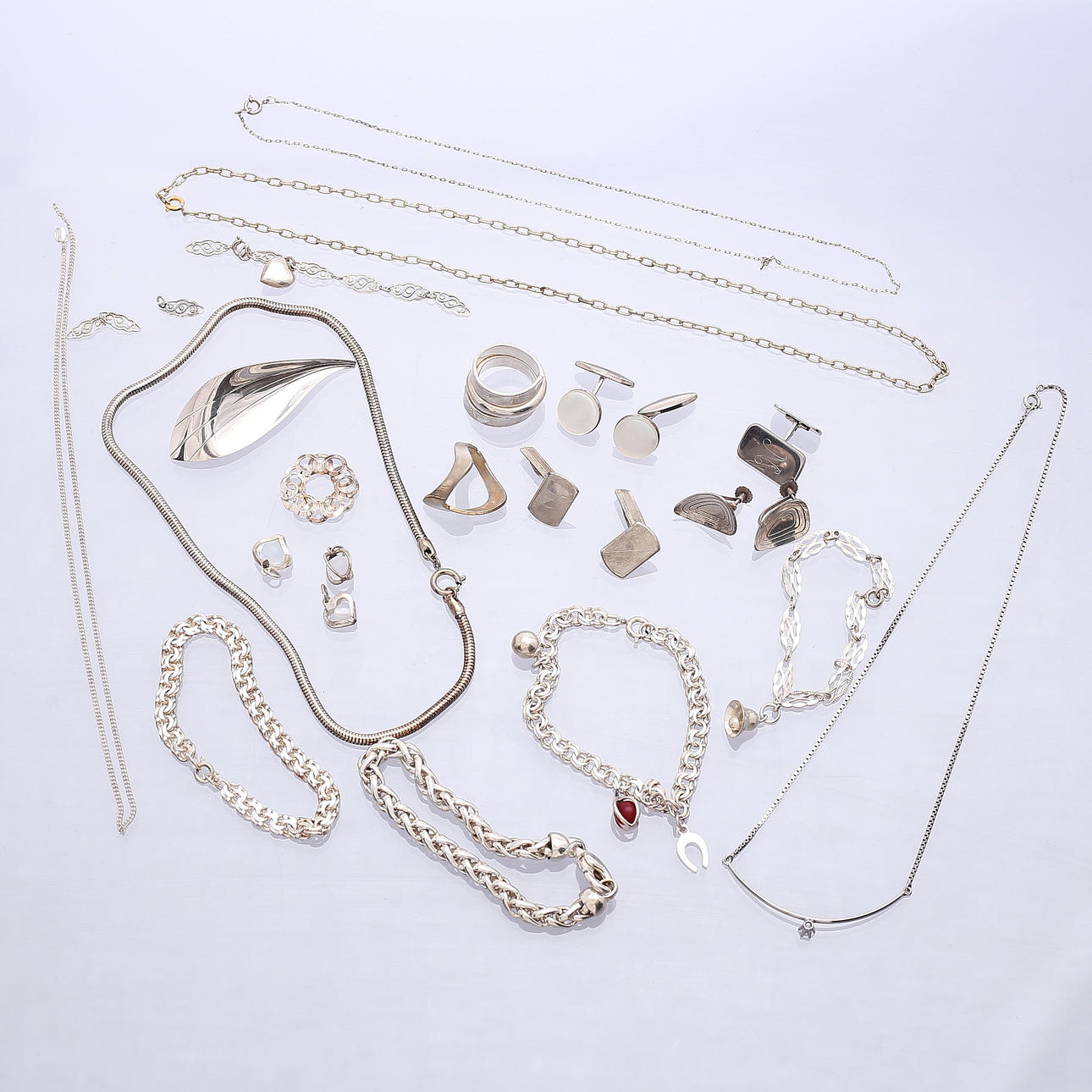 SMYCKEN, merparten silver, vikt 124 gram.