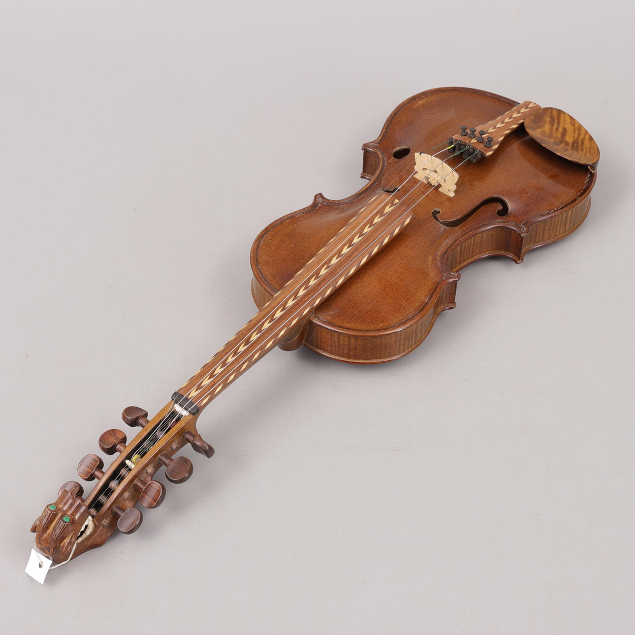HARALD ELOFSSON. Violín Hardanger, con intarsia.