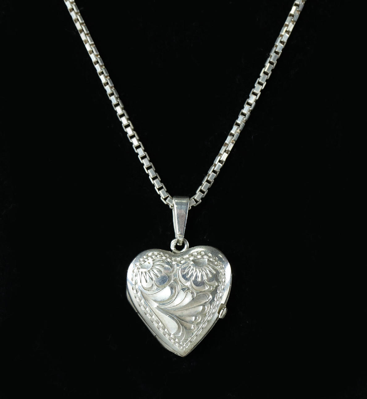 HALSBAND, berlock, hjärta, silver, 1900-tal.