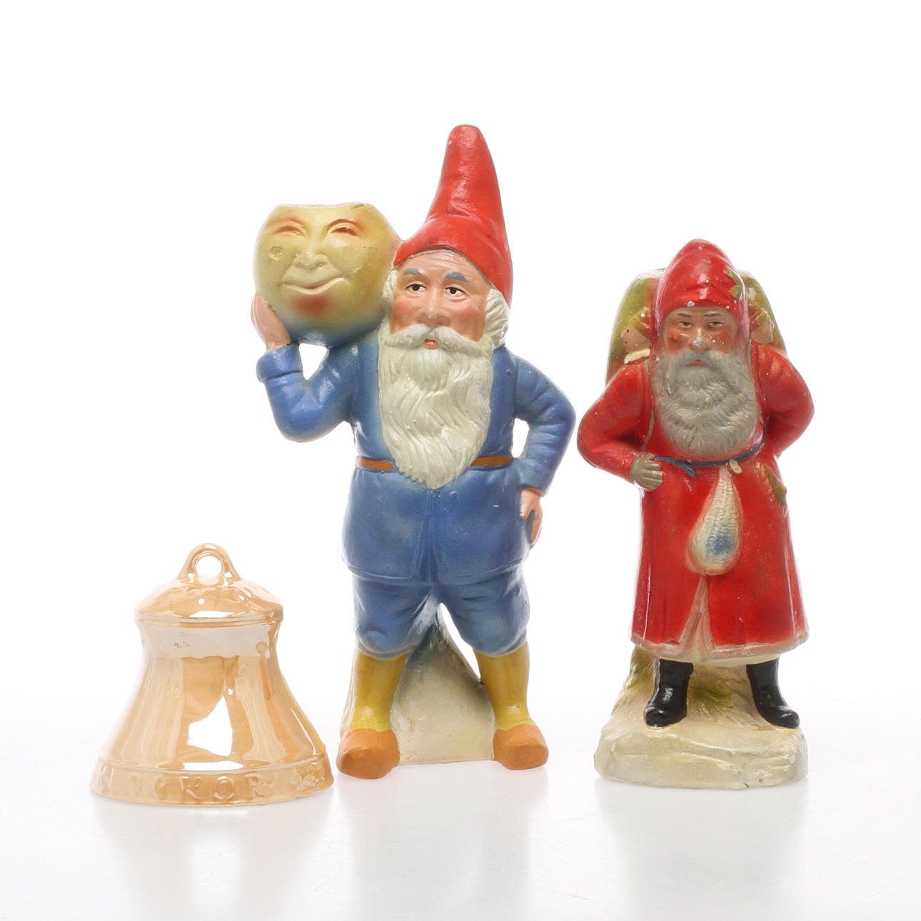 TOMTAR, 2 st, samt KLOCKA, keramik, 1900-talets första hälft.