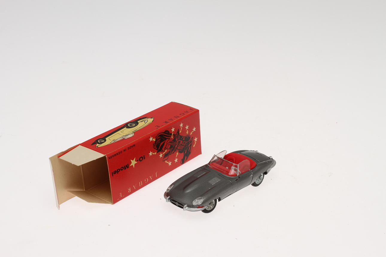 MODELLBIL TEKNO 926, Jaguar i originalkartong.