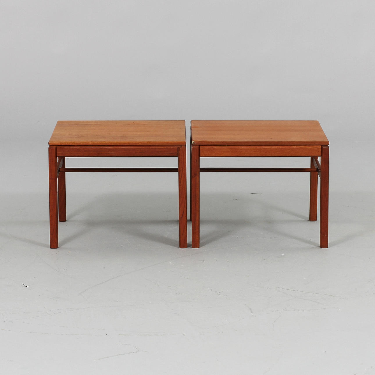 SIDOBORD, ett par. "Casino" Sven Engström och Gunnar Myrstrand för Tingströms. Brännmärkta.
