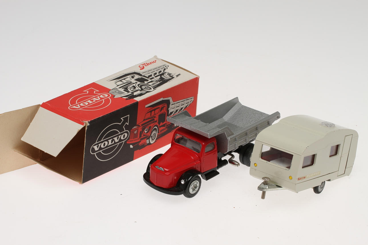 TEKNO 862 och 815, Lastbil i originalkartong och husvagn.