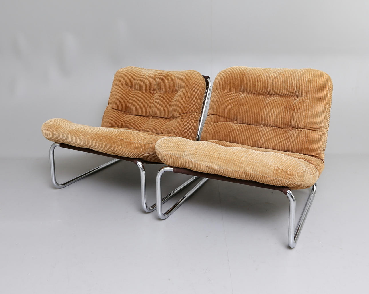 FÅTÖLJER, 1 par, 1970-tal, Manchester.