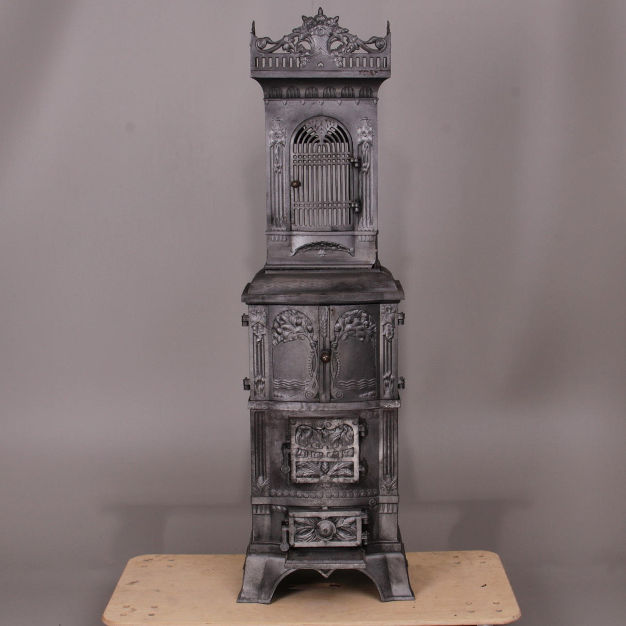 GJUTJÄRNSKAMIN, Eneret No 1, CM Hess Veile, Danmark.