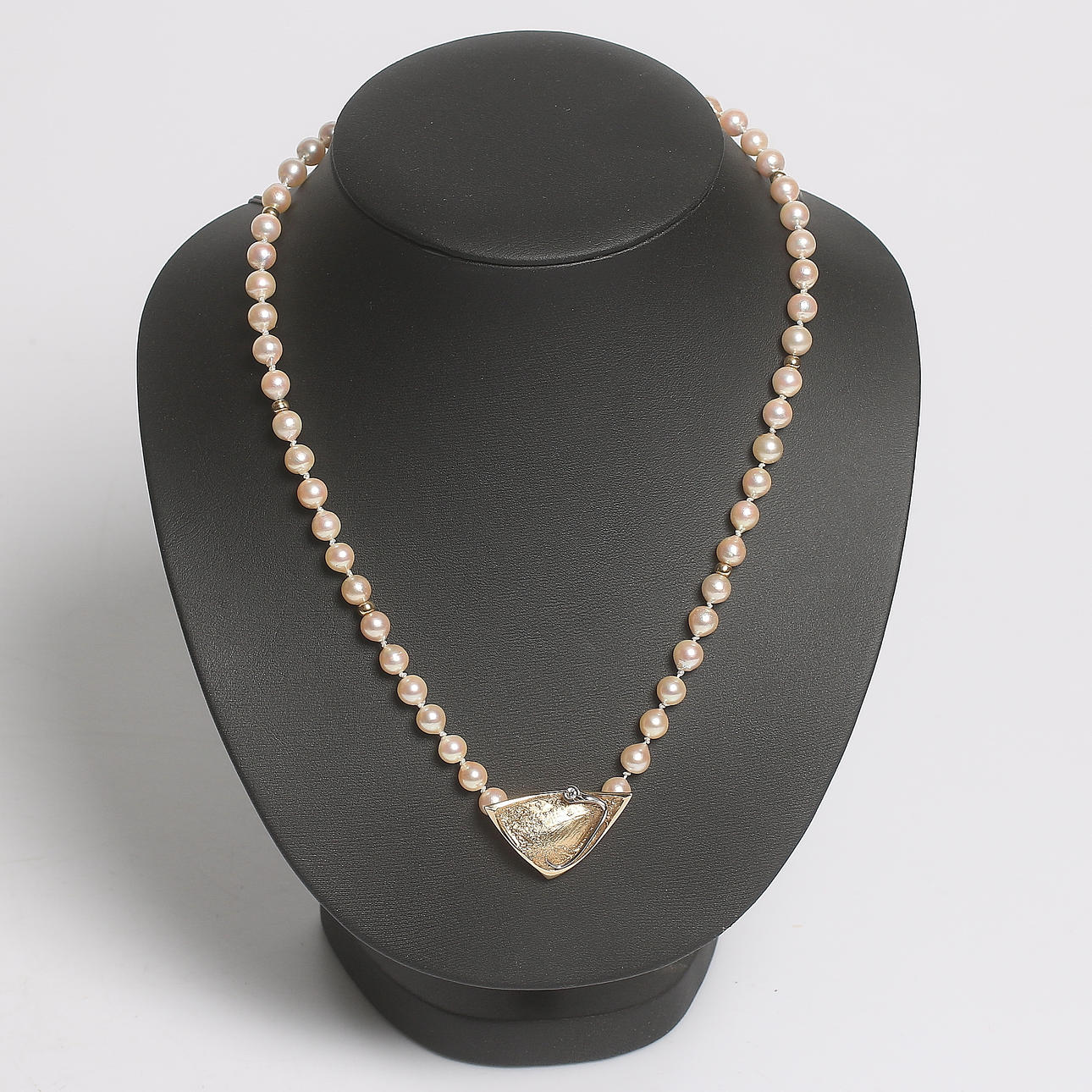 COLLIER, 4 st, PÄRLOR samt AMETISTER, lås i 14k guld med briljantslipad diamant 0,06 ct., Ole Lynggaard, Köpenhamn.