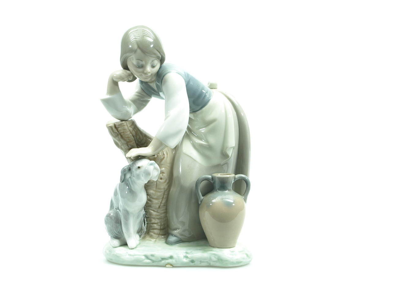 FIGURIN, porslin, Flicka med hund och krus, Lladro.