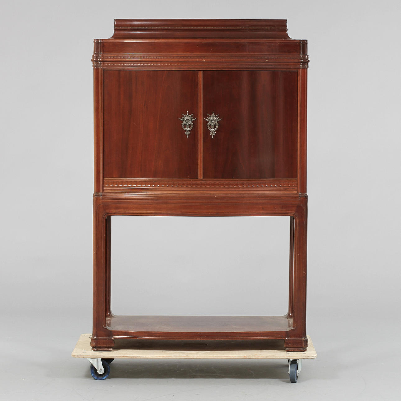 SKÅP, J. Hultberg Malmö Möbelfabrik, etikettmärk, 1900-talets början.