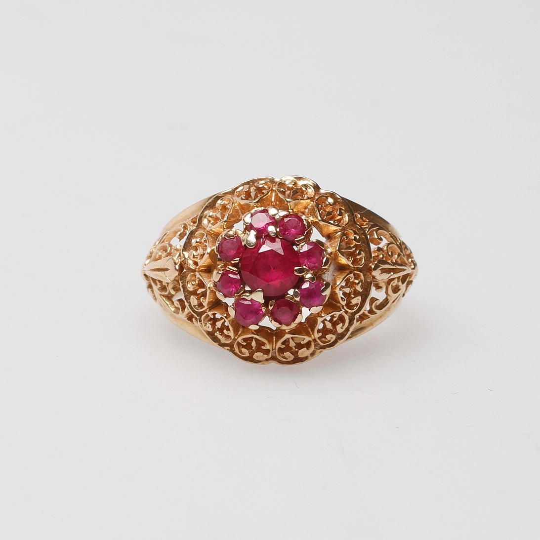 RING MED STENAR, 18k guld, vikt ca 6,3 gr.
