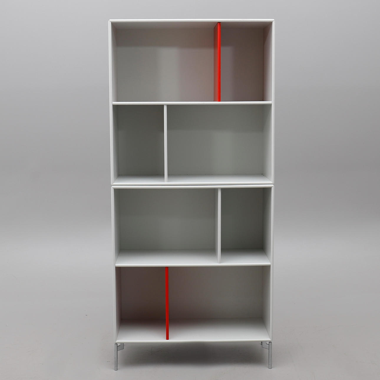 ESTANTERÍA, Montana.