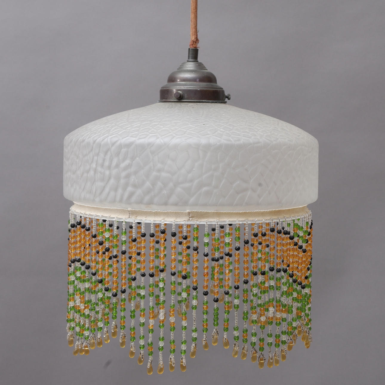 DECKENLAMPE mit Perlenfransen, Glas, 1900er.