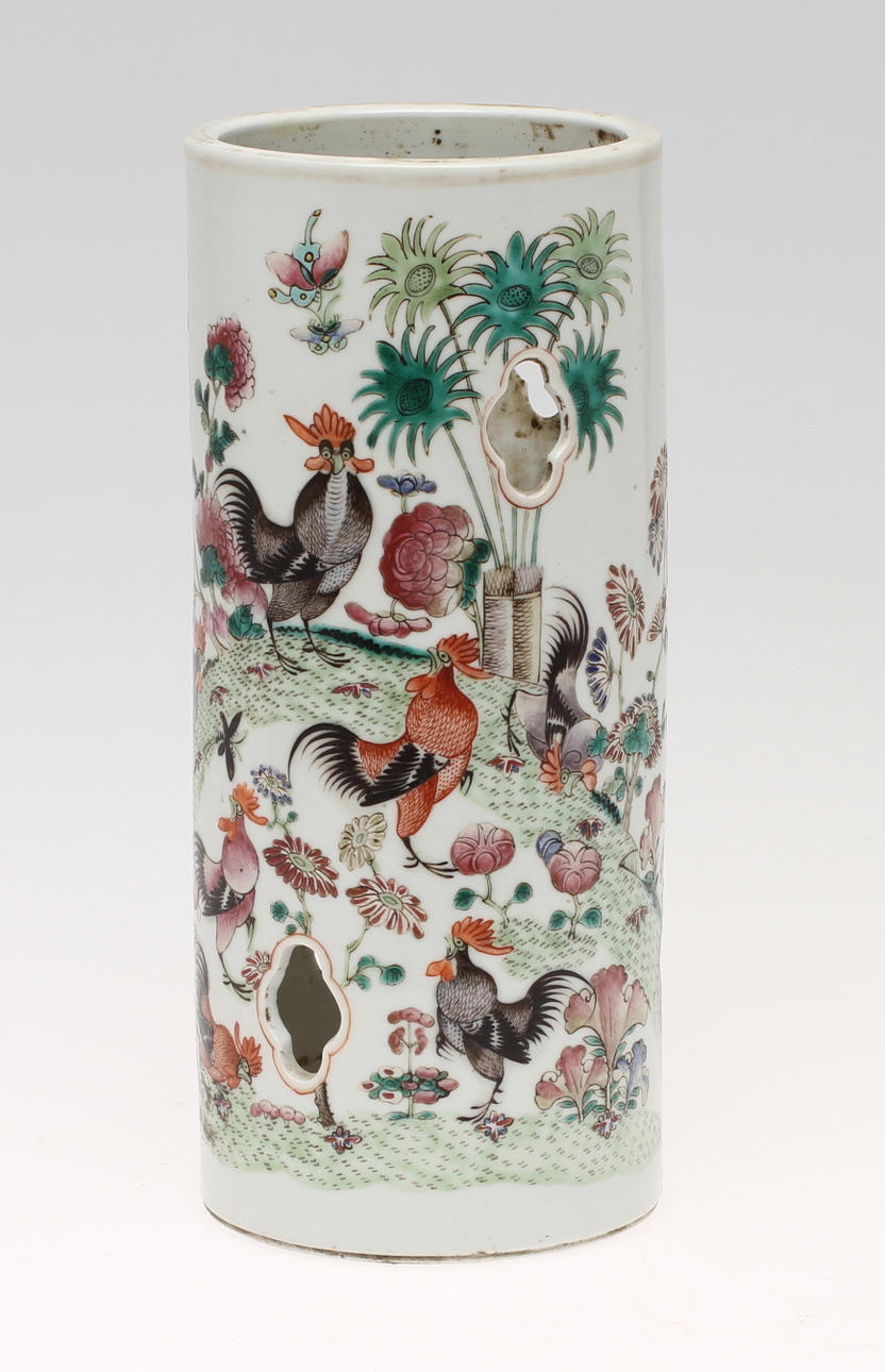 VAS, porslin, Kina, dekor av tuppar.