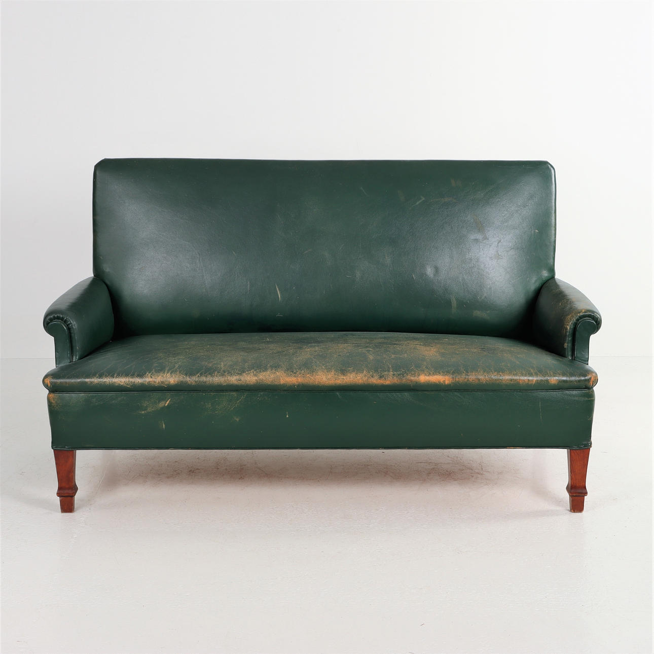 SOFÁ, cuero, años 20.