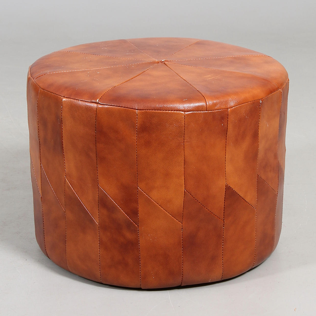 SITTPUFF, skinn, 1900-tal.