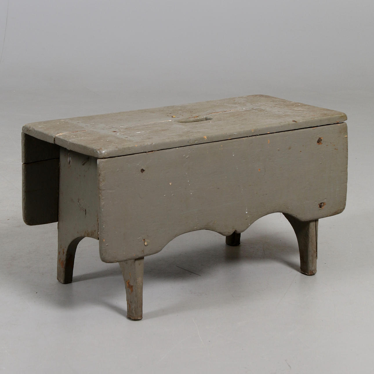 Stool, wood, commoner, 18/1900s.