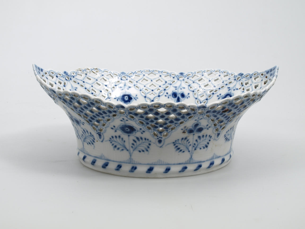 SKÅL, porslin, "Musselmalet", helblond, Kunglig Dansk.