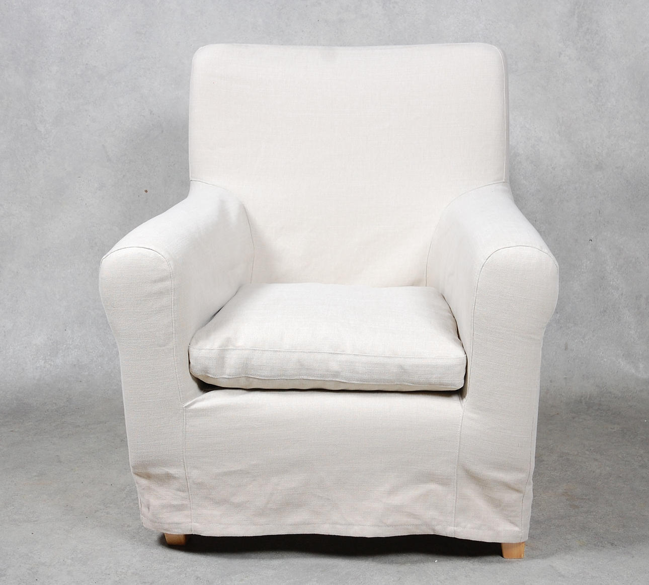 FÅTÖLJ, klädd i nytt överdrag i tyg " Romo " Linara.