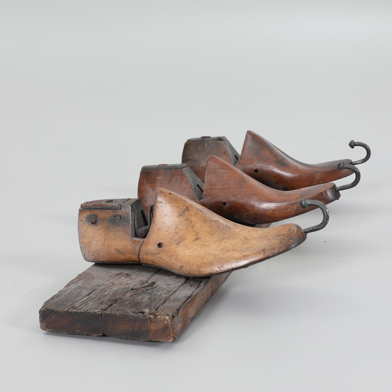 HÄNGARE, Trä/metall.