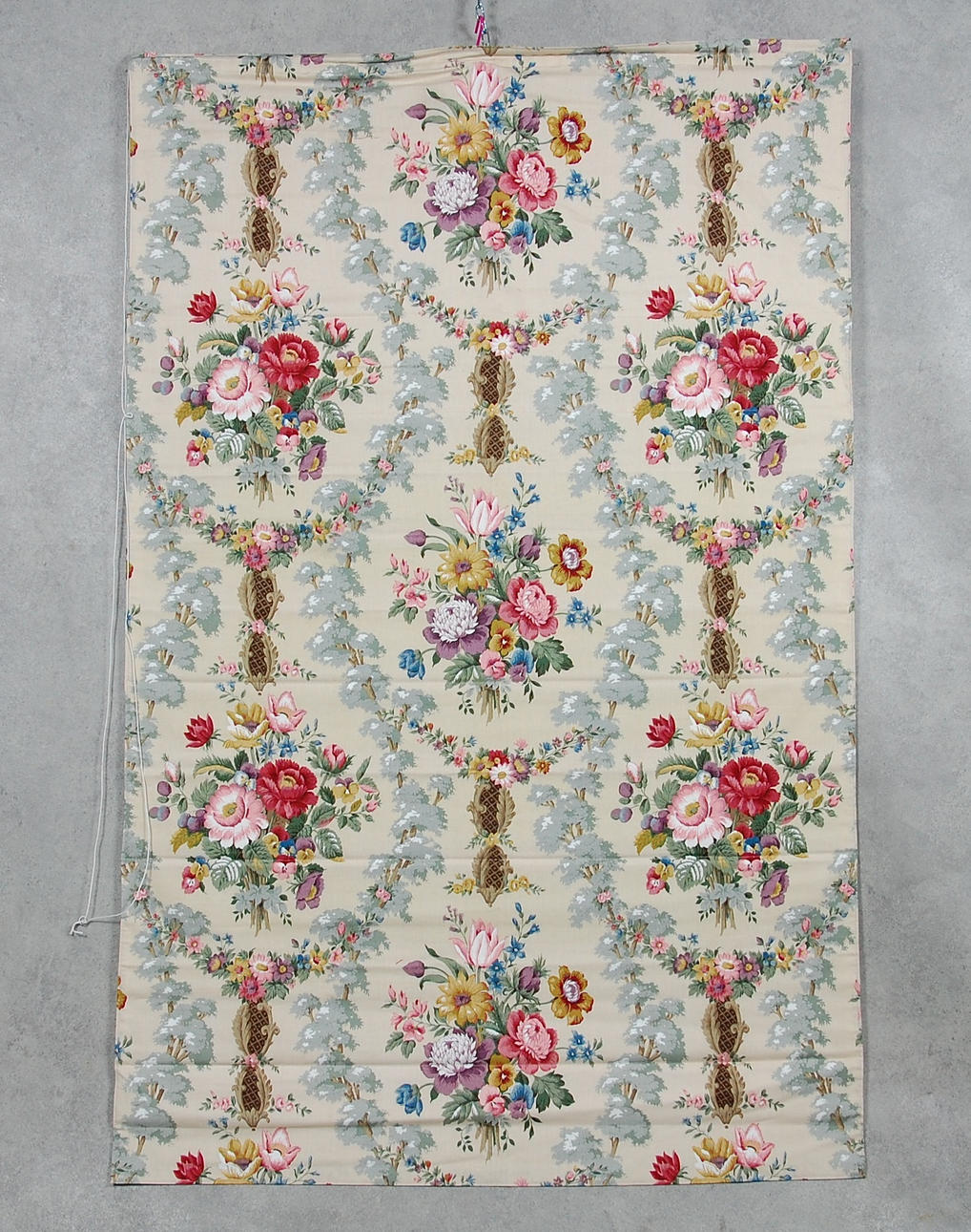 HISSGARDIN, fodrad, tyget är Sandersson.