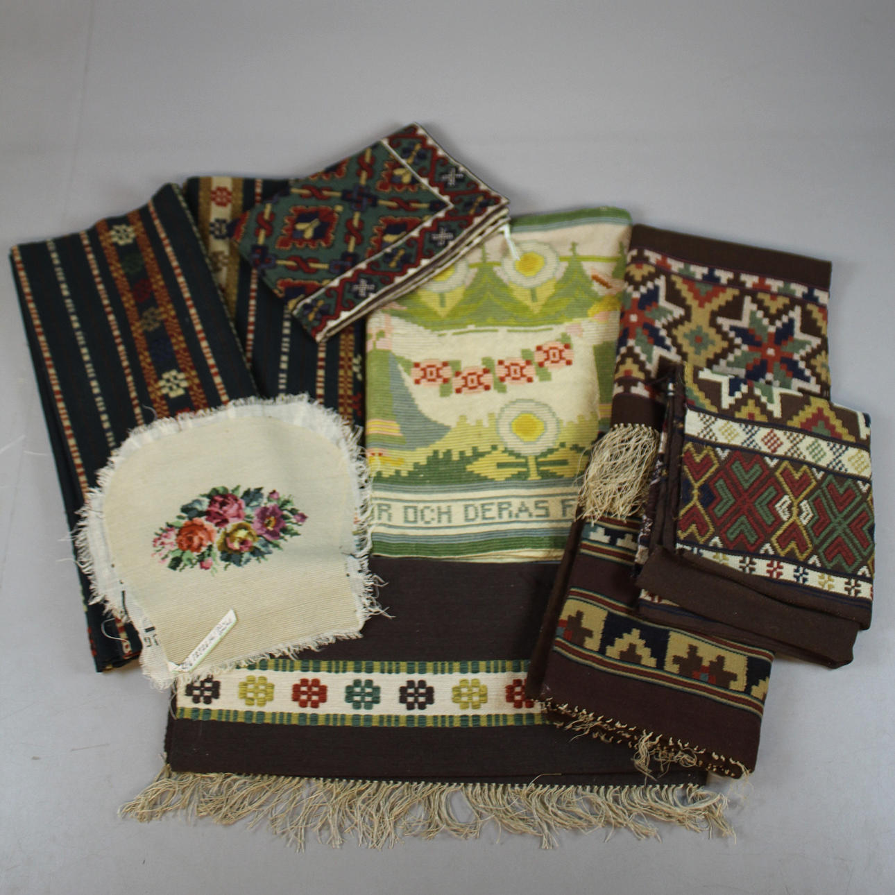 MÖBEL, KISSEN 8 Stück 1900.