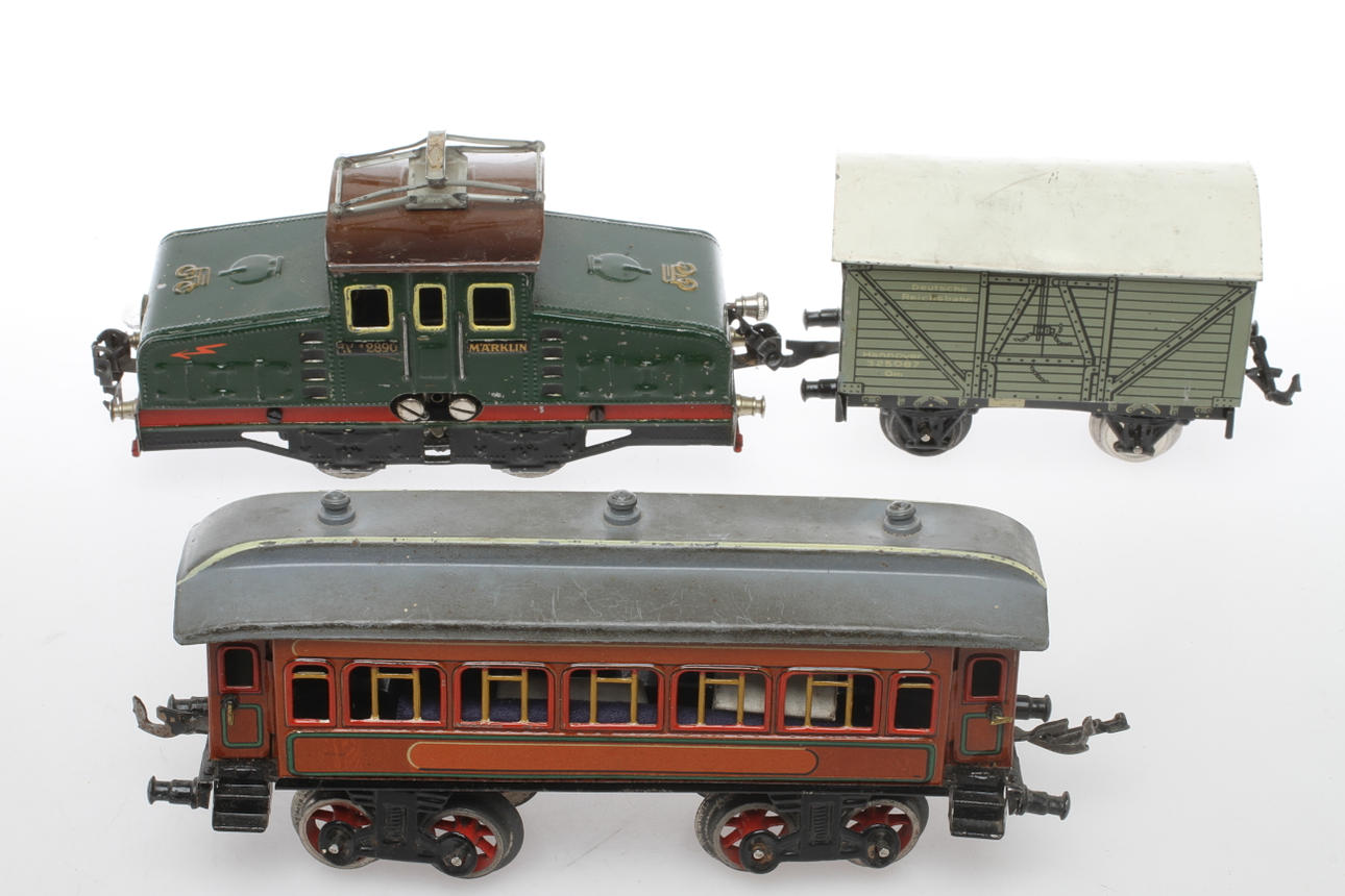 MODELLTÅG MÄRKLIN lok RV12890, BING passagerarvagn med inredning samt godsvagn.