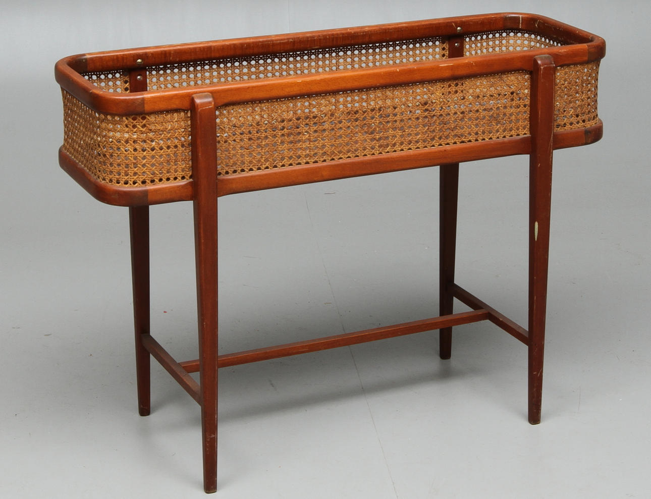 BLOMBORD, trä och rotting. 1900-talets slut.