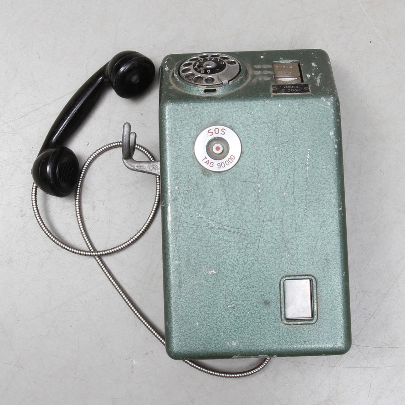 BETALTELEFON, omkring 1900-talets mitt.