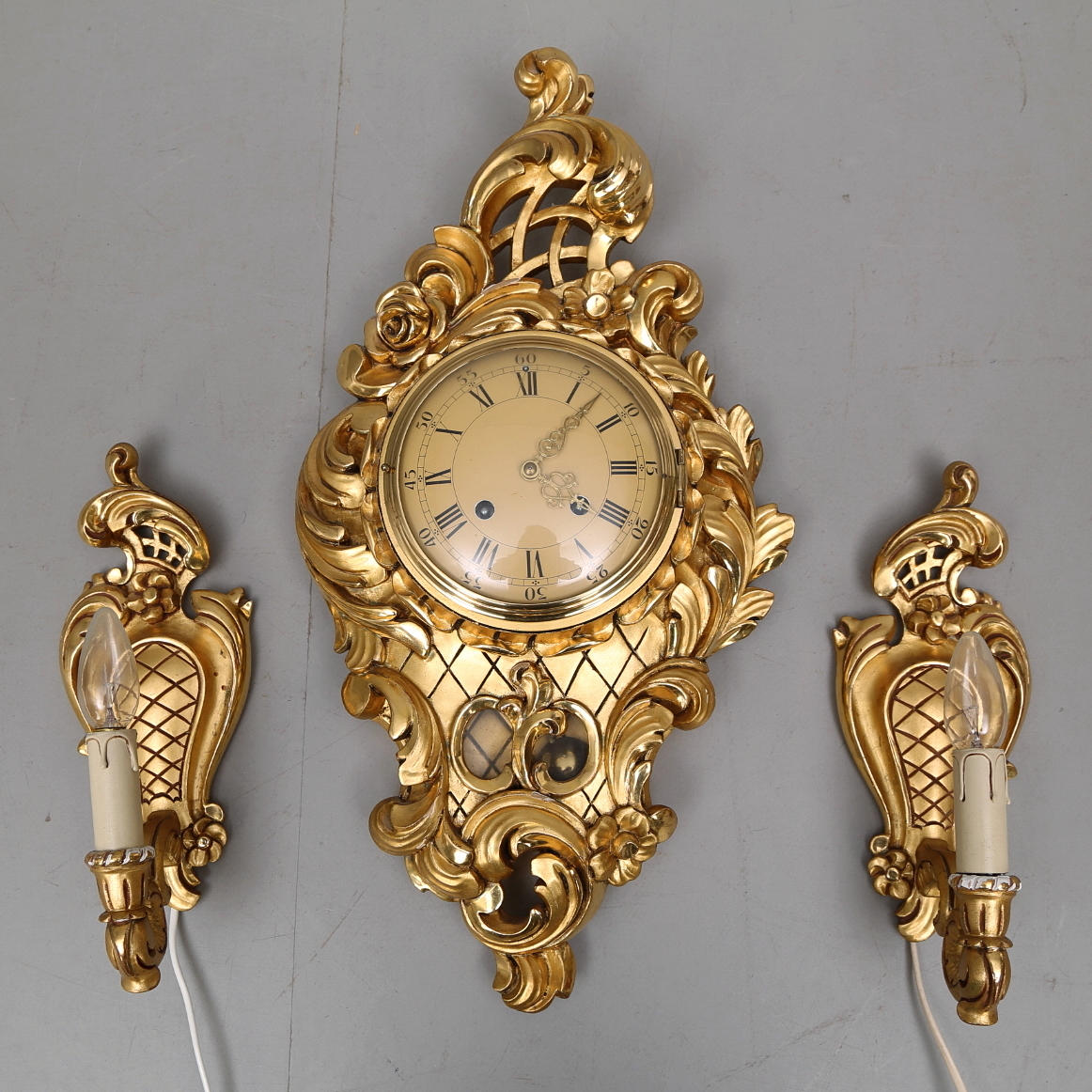 VÄGGPENDYL, samt lampetter, rokokostil, Westerstrand Törneboda, 1900-tal.