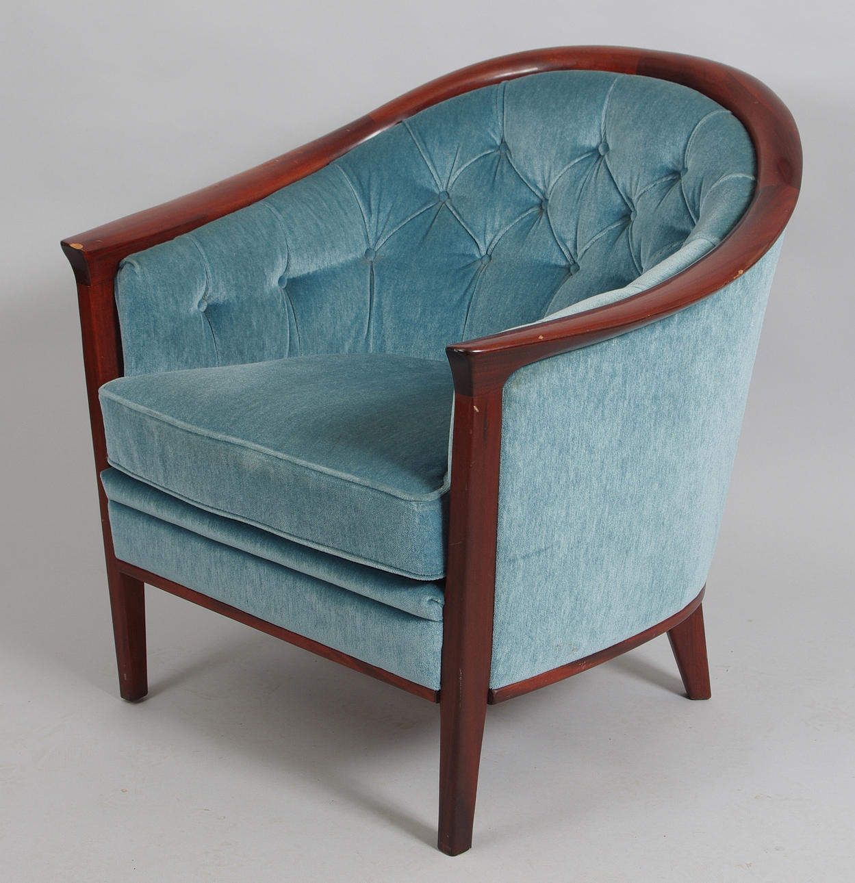 FÅTÖLJ, Bertil Fridhagen, mahogny med blå plyschklädsel.