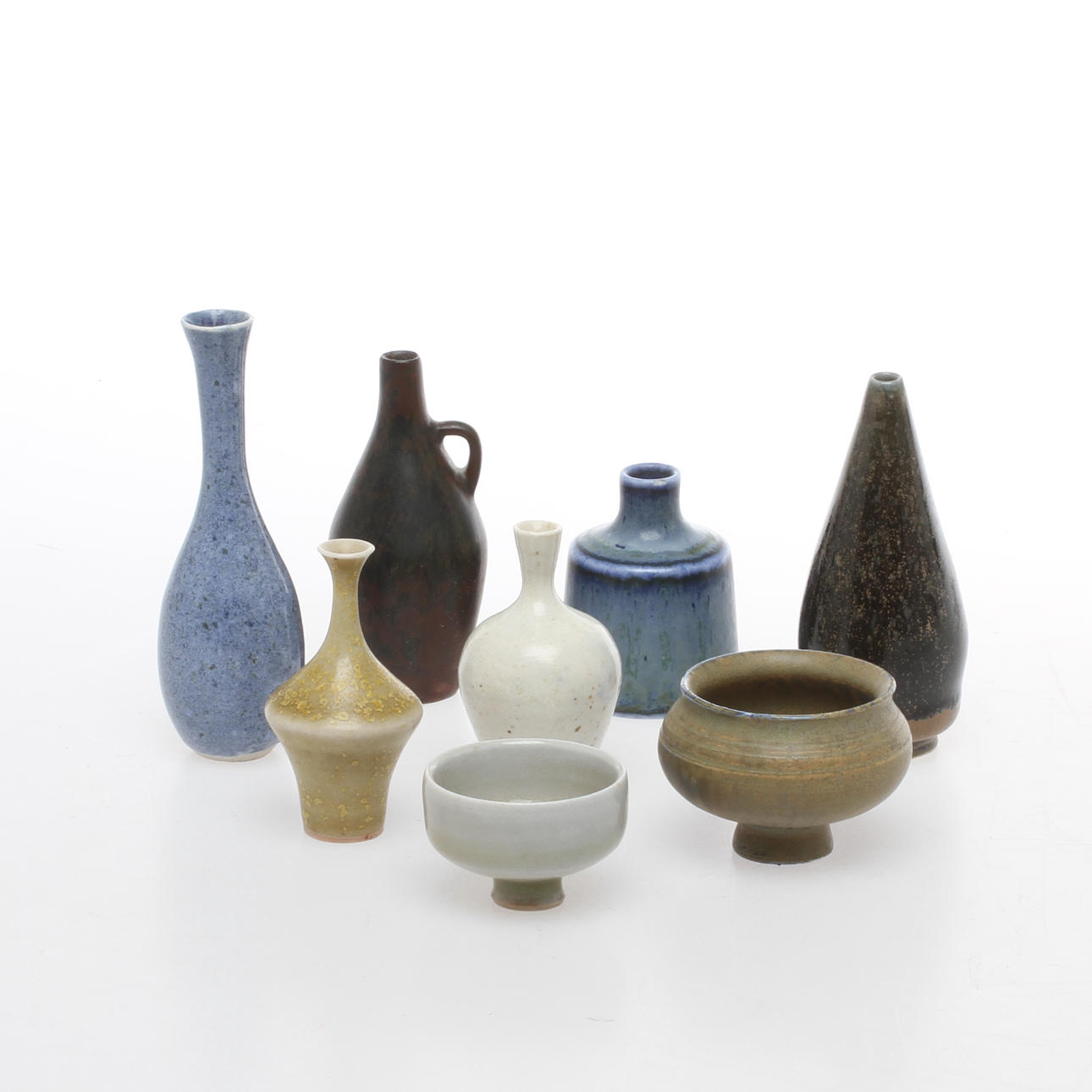 MINIATYRER, 8 st, stengods, bla Höganäs och Rörstrand, 1900-tal.