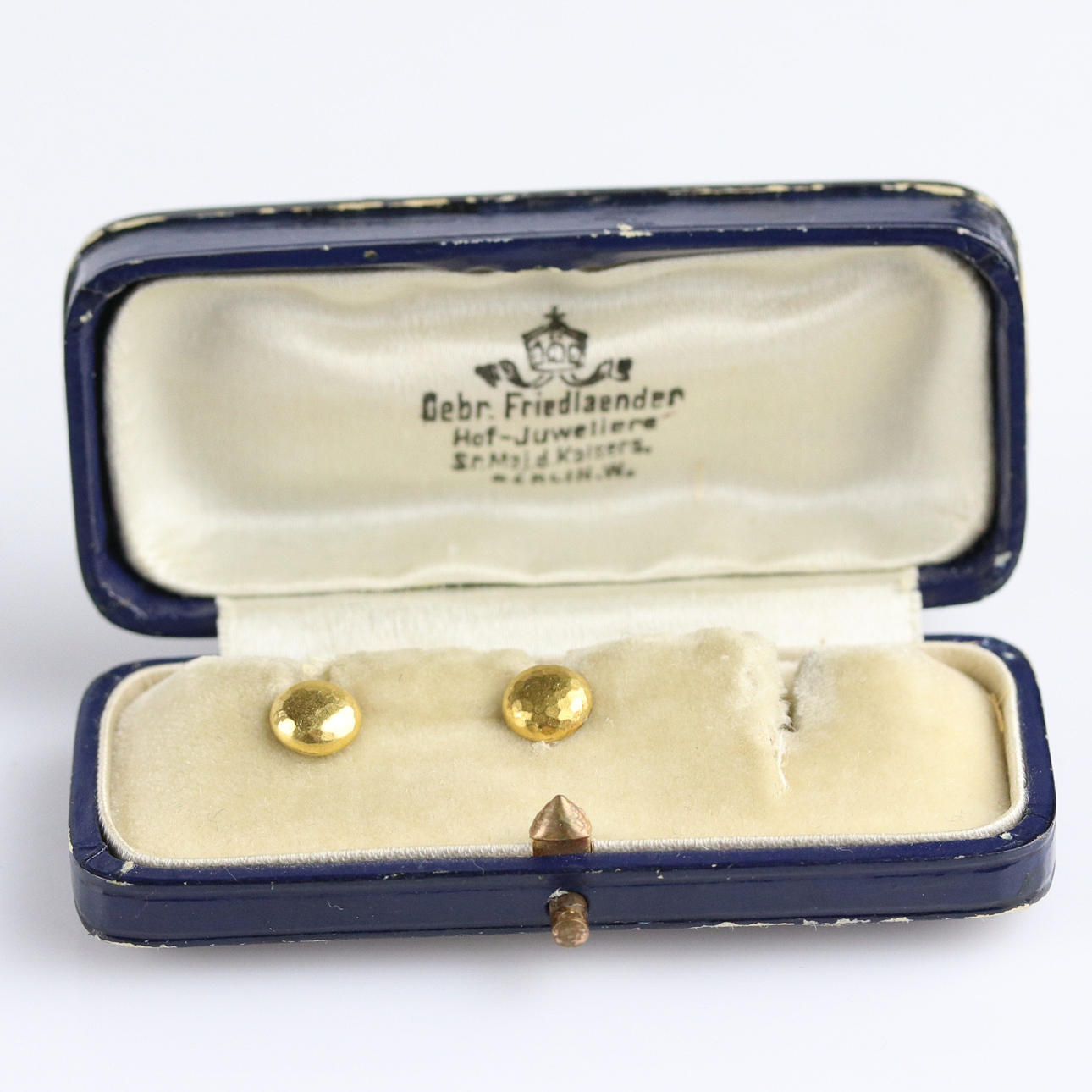 HEMDKNÖPFE, ein Paar, 14k Gold, gehämmerte Halbkugel, für Frack oder Smokinghemd.