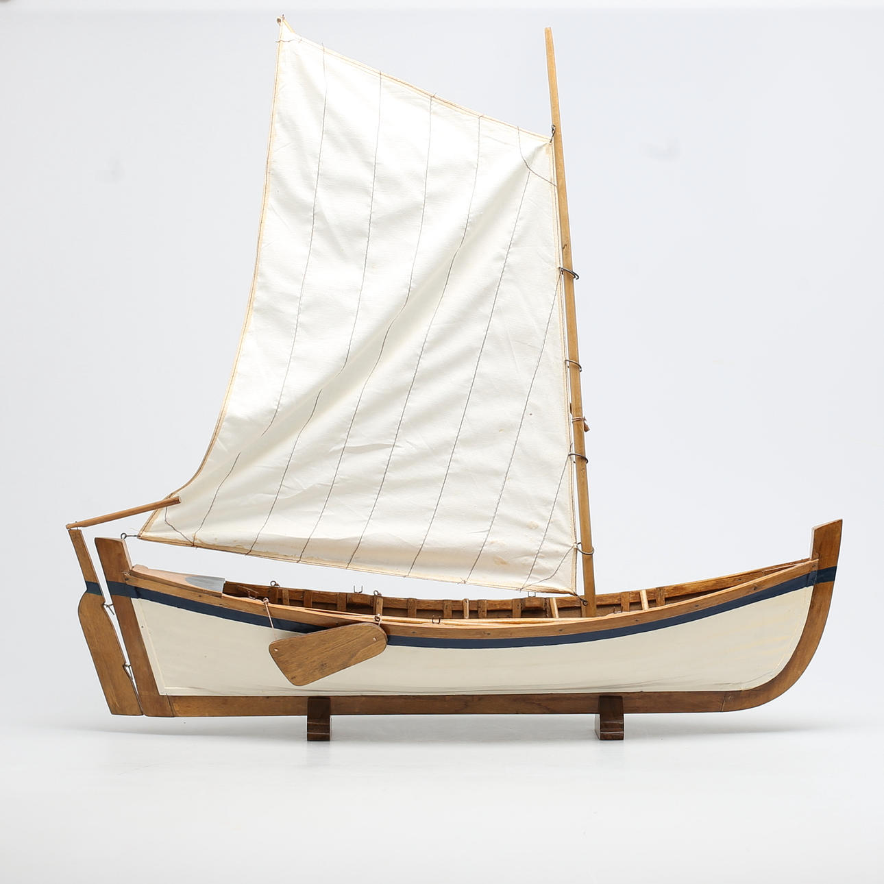 BOOTSMODELL aus Holz. Segel-/Ruderboot. 1900er.