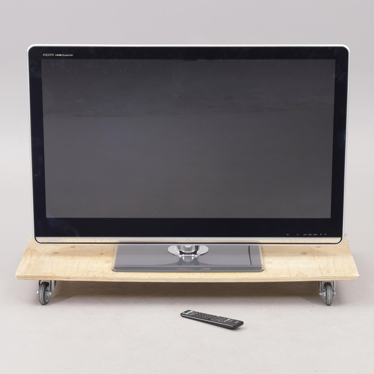 TV, LCD, 46", Aquos Quattron, Sharp.