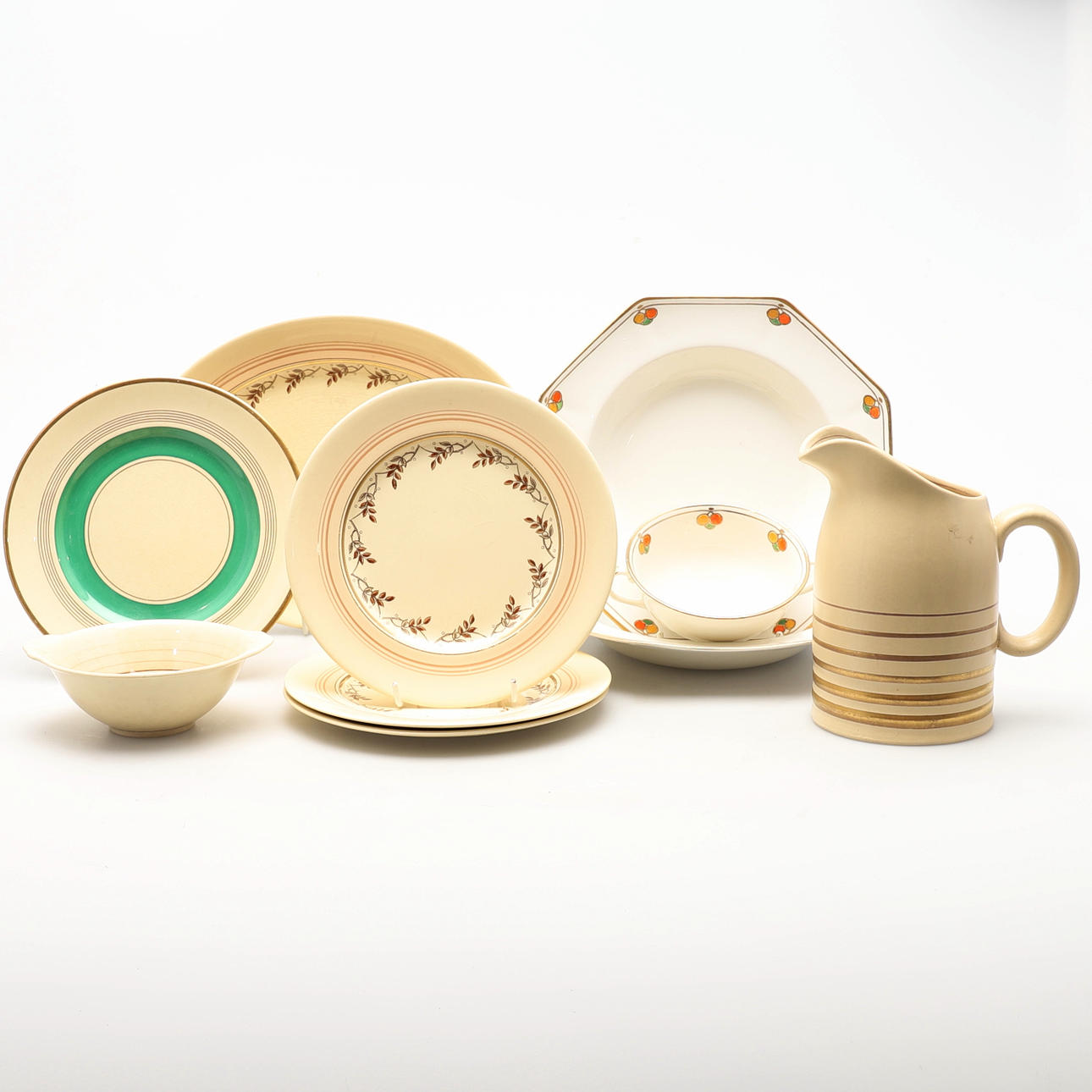 A GROUP OF GRAYS POTTERY LUSTRE WARE.